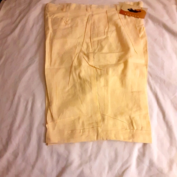 TRUST YELLOW  MEN LINEN SHORT IN SIZE 34 - Picture 1 of 15